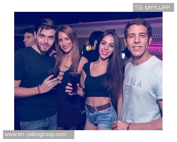 西班牙女子因与C罗女友乔治娜相似而在网络上迅速走红引发关注 西班牙女子因与C罗女友乔治娜相似而在网络上迅速走红引发关注