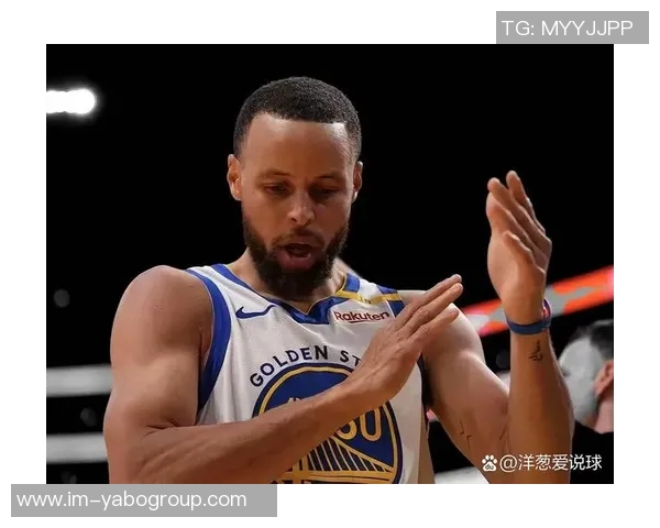 库里全场最高27分表现出色罚球命中率高达90三分球也有亮眼发挥 库里全场最高27分表现出色罚球命中率高达90三分球也有亮眼发挥